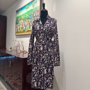 Vintage Diane Von Furstenberg Blue and Cream Long Sleeve Silk Jersey Dress